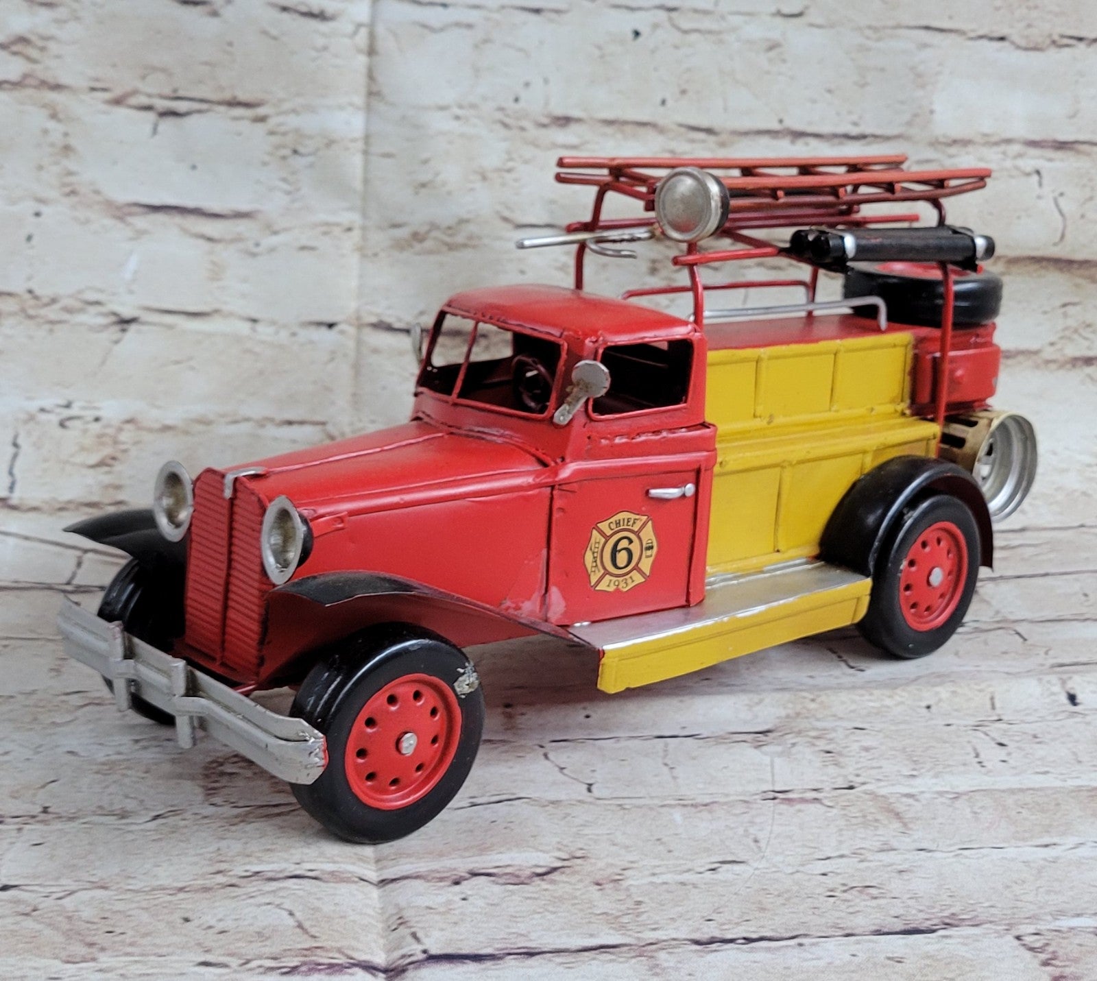 Metal Vintage Fire Truck Model Ornaments Figurine Retro Craft Old Firetruck  GIFT