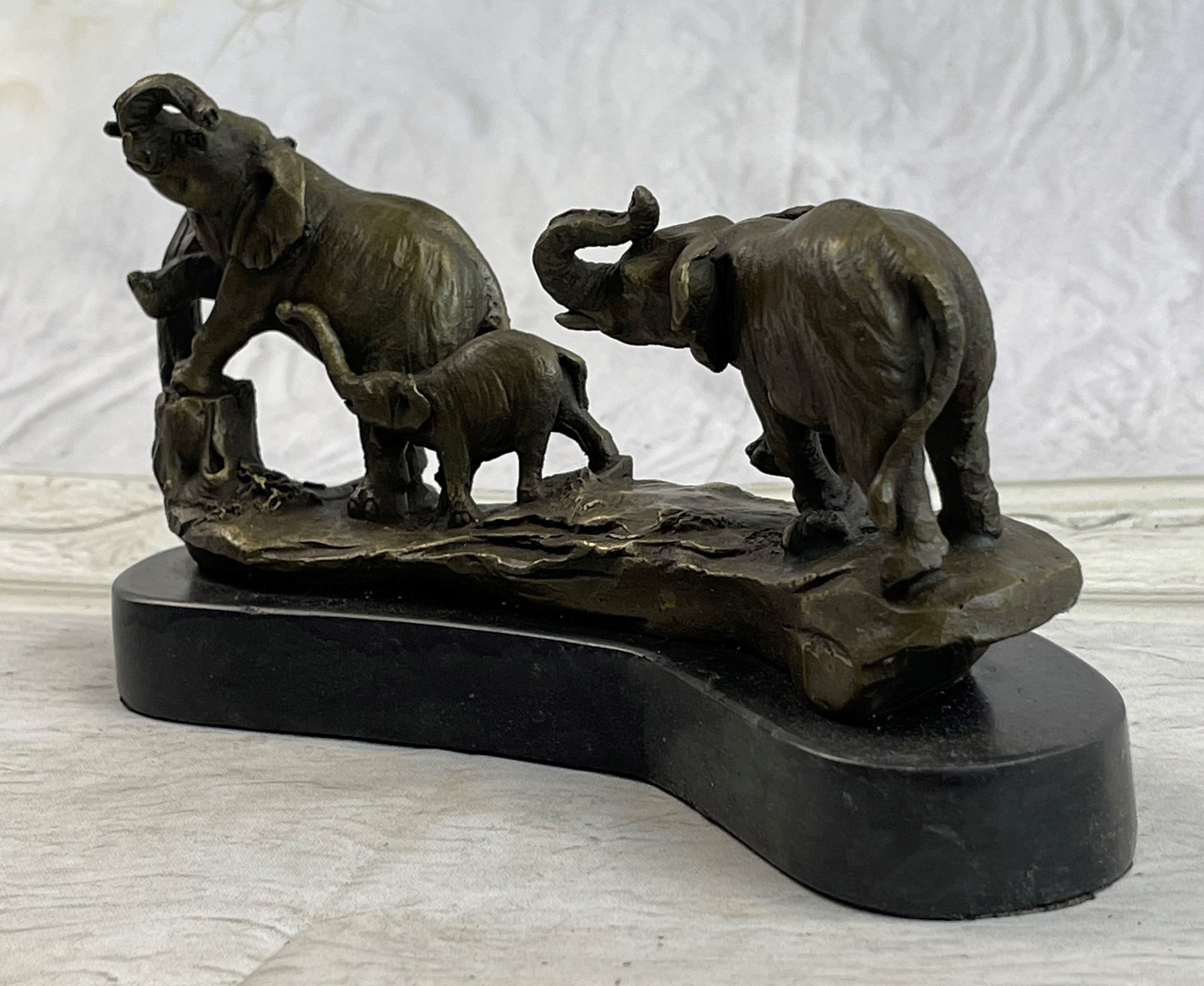 Handcrafted Solid Bronze sculpture Art Deco Walking Elephants Home Decoration Decor