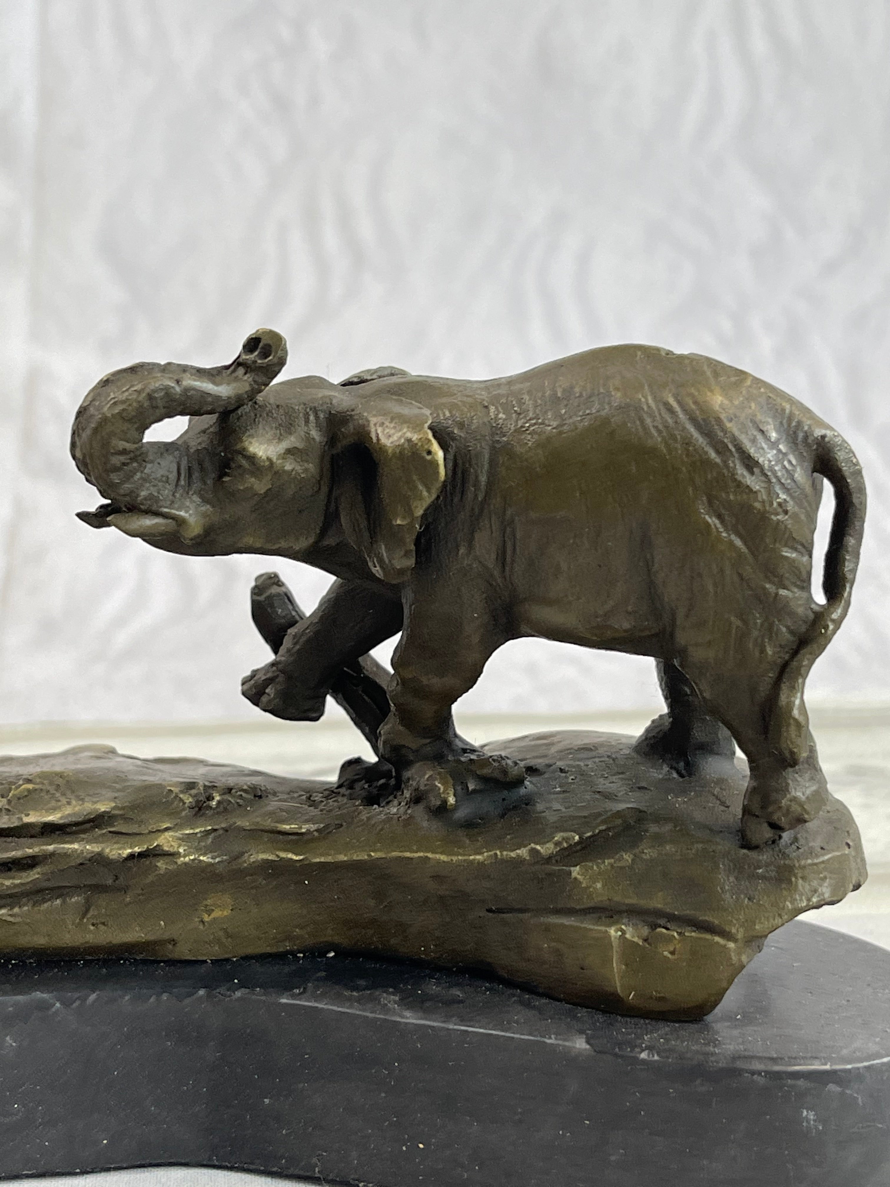 Handcrafted Solid Bronze sculpture Art Deco Walking Elephants Home Decoration Decor