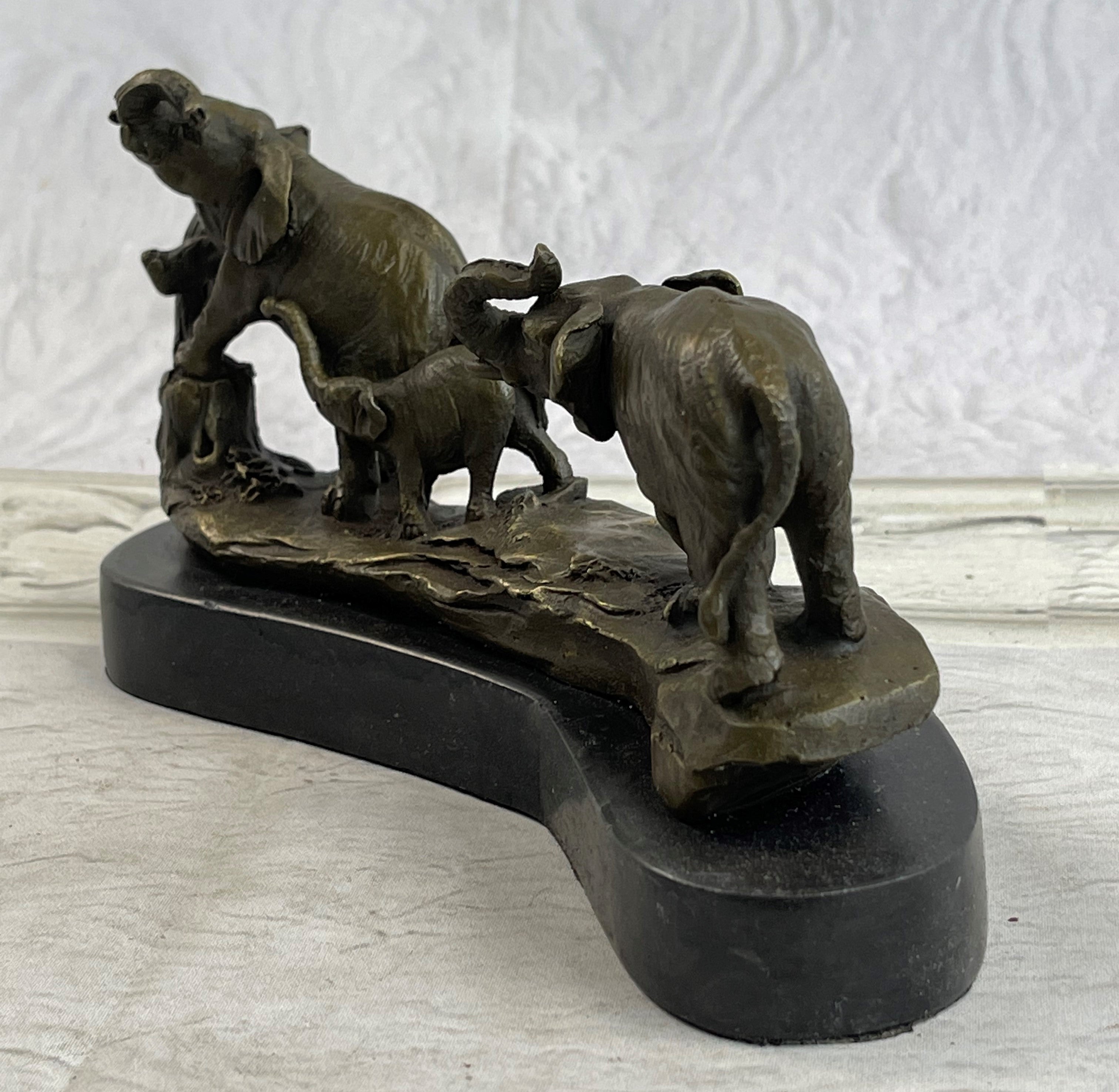 Handcrafted Solid Bronze sculpture Art Deco Walking Elephants Home Decoration Decor