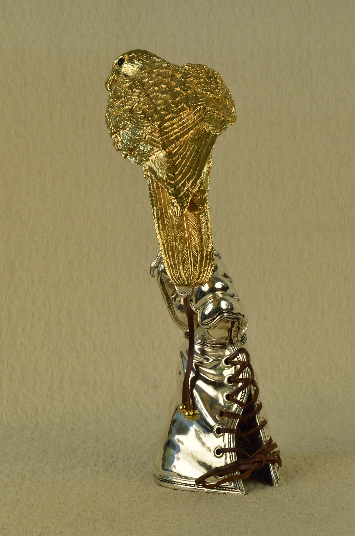 Brilliant Falcon Golden Bronze sculpture glove base, piece unique Sculpture Sale