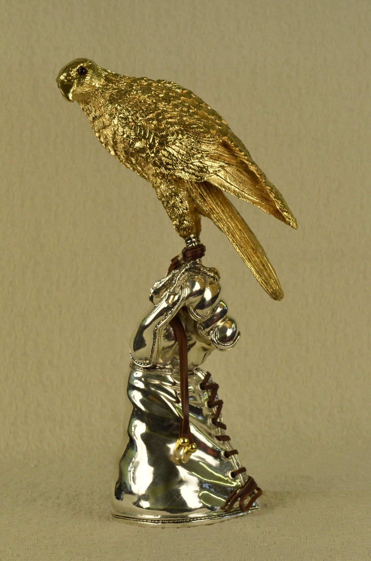 Brilliant Falcon Golden Bronze sculpture glove base, piece unique Sculpture Sale