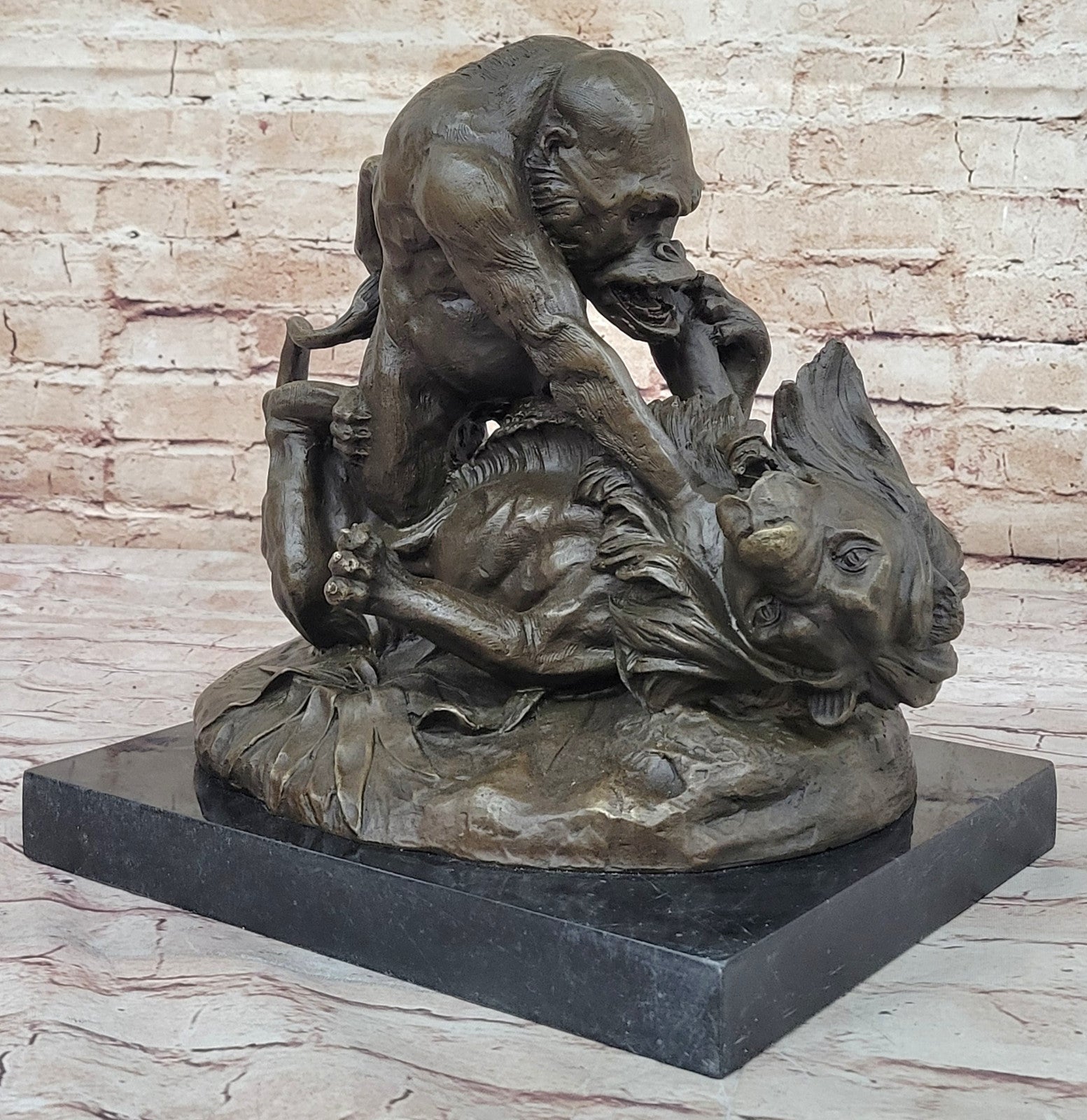 Wildlife Art Collector Edition: Masson`s Gorilla and Lion Battle Sculpture