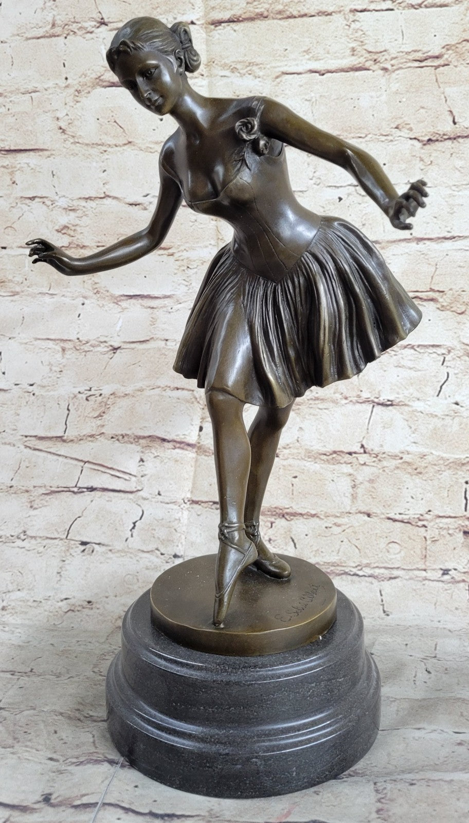 Statue en bronze style Art Déco danseuse au cerceau reproduction Colbert 39 cm