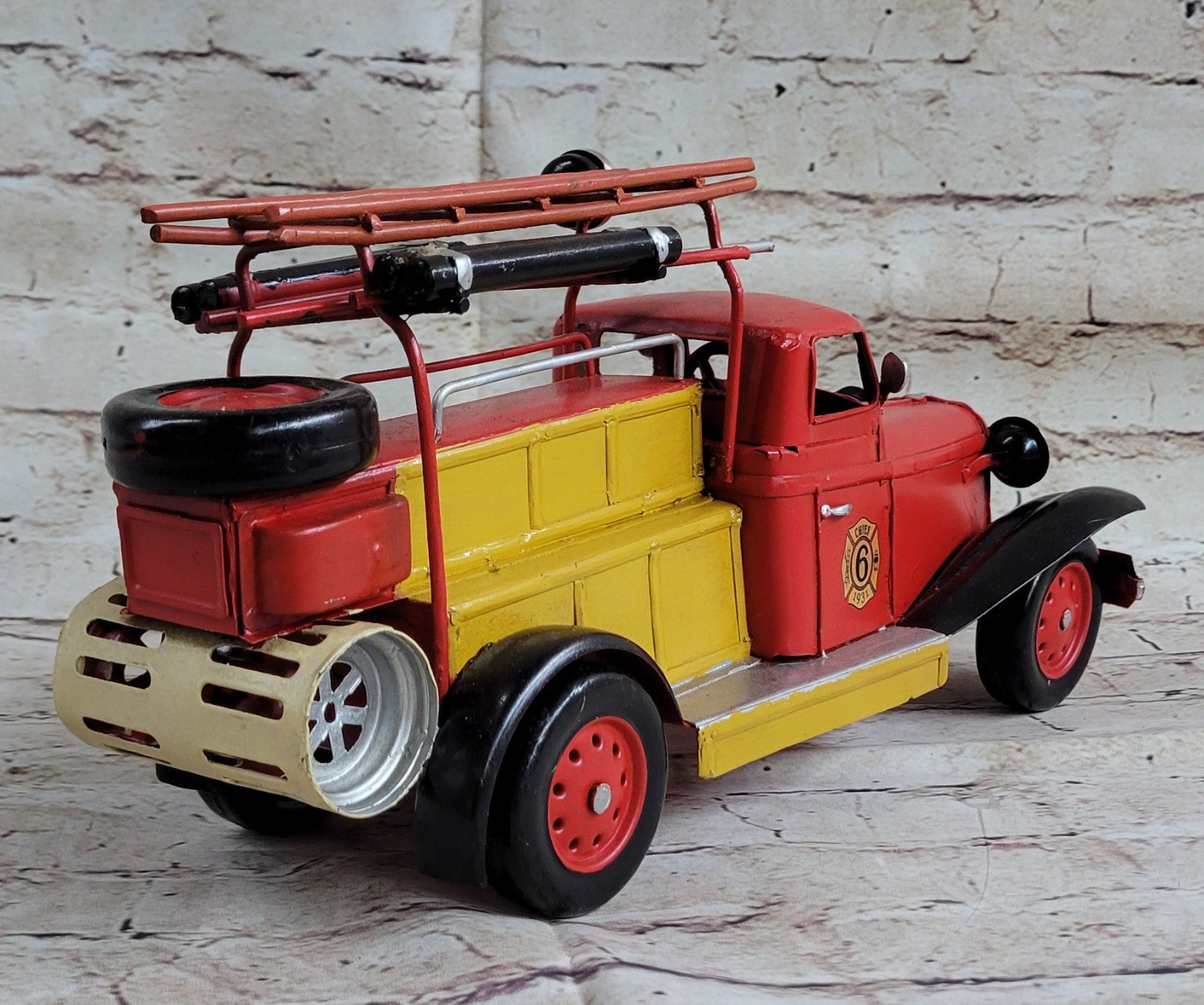 Chief Fire truck Metal Crafts for Home/Pub/Cafe Decoration Or Gift Dec