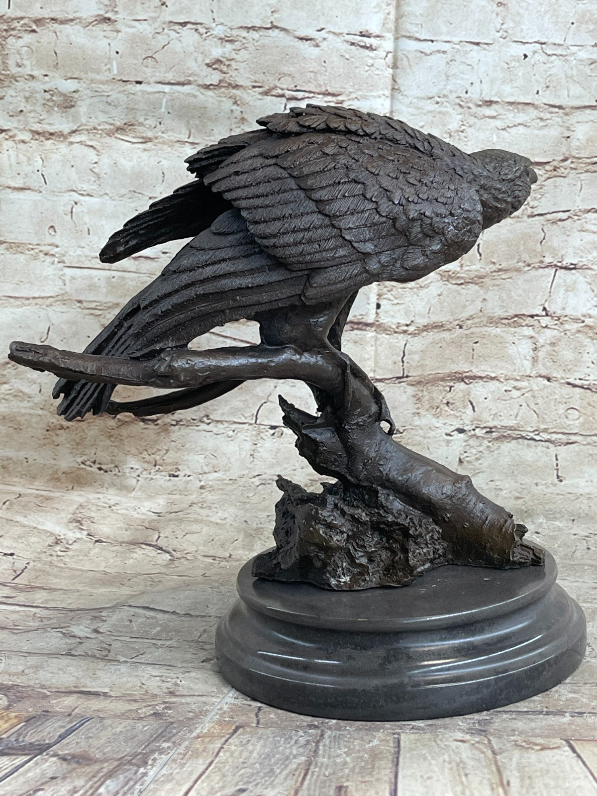 Parched Sitting Eagle Home Garden Decoration Bronze Sculpture on Marble Base