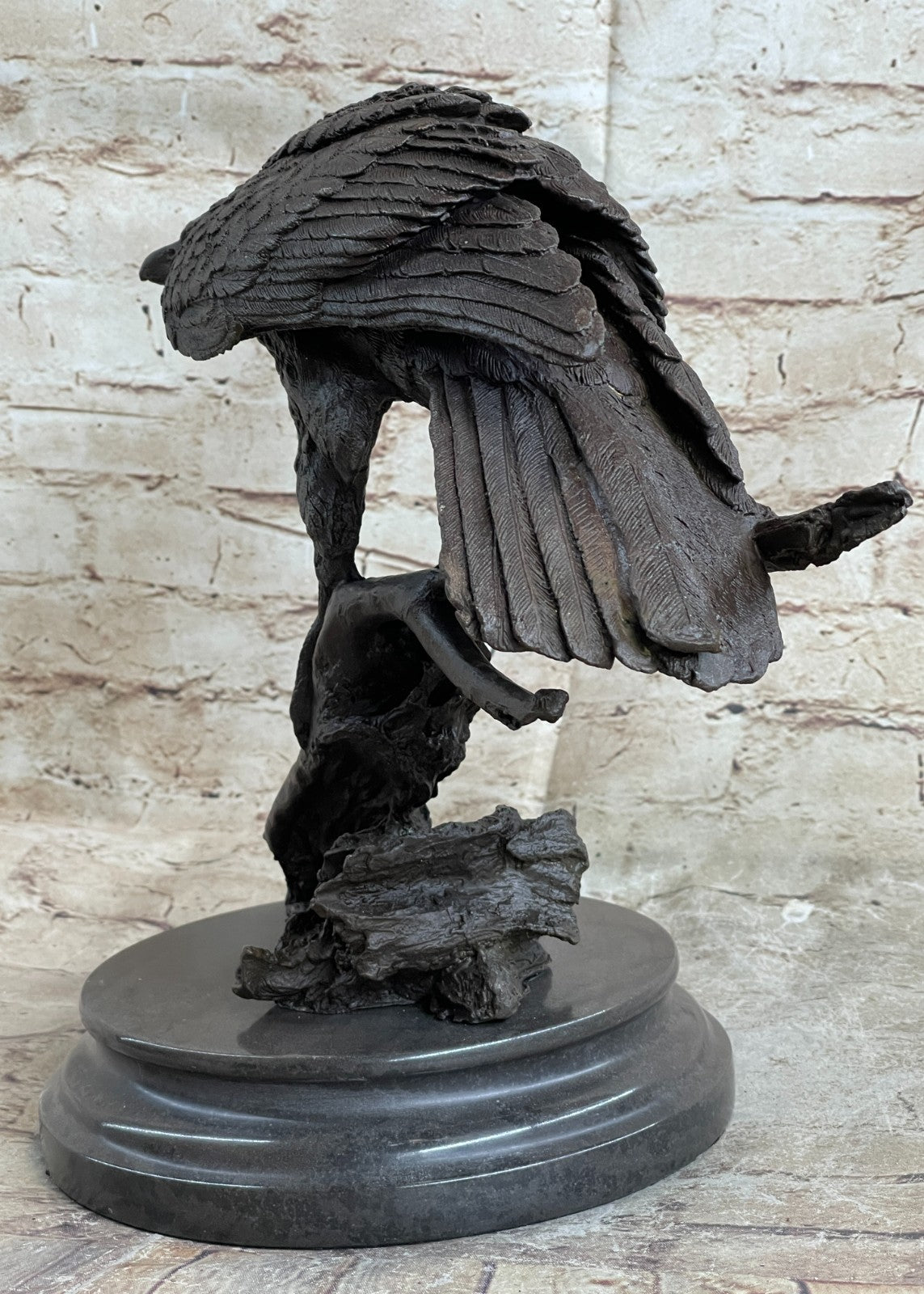 Parched Sitting Eagle Home Garden Decoration Bronze Sculpture on Marble Base