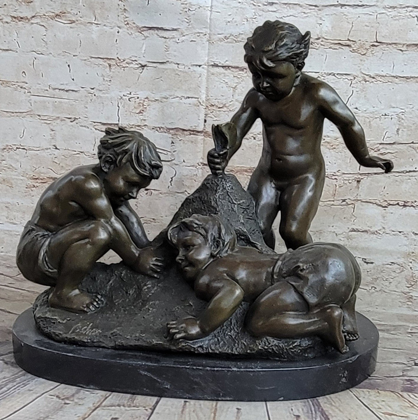 European Bronze Finery Child`s Play Children Spitting Bronze Garden Statue Figure