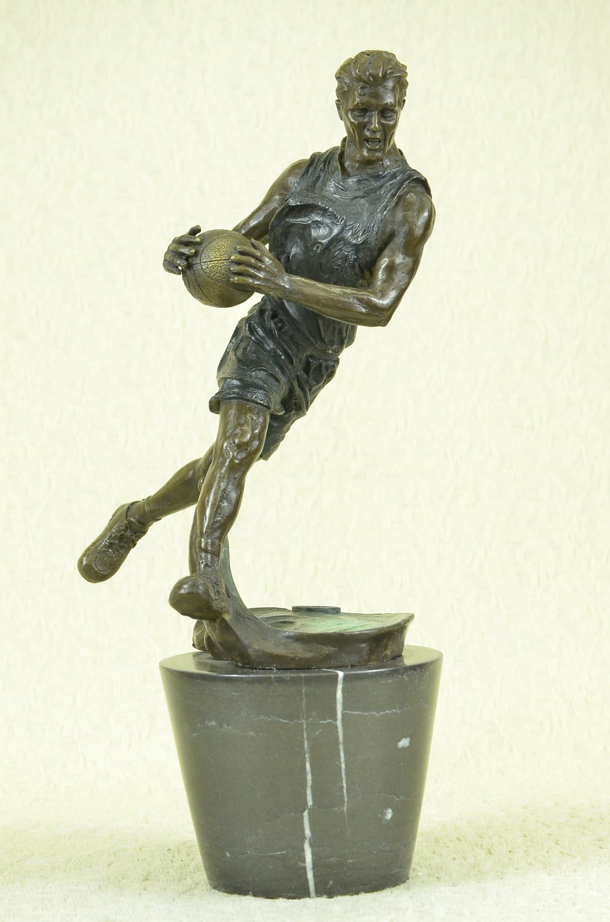 VINTAGE BRONZE STATUE BASKETBALL PLAYER SPORTS ICON BLACK MARBLE POST UP